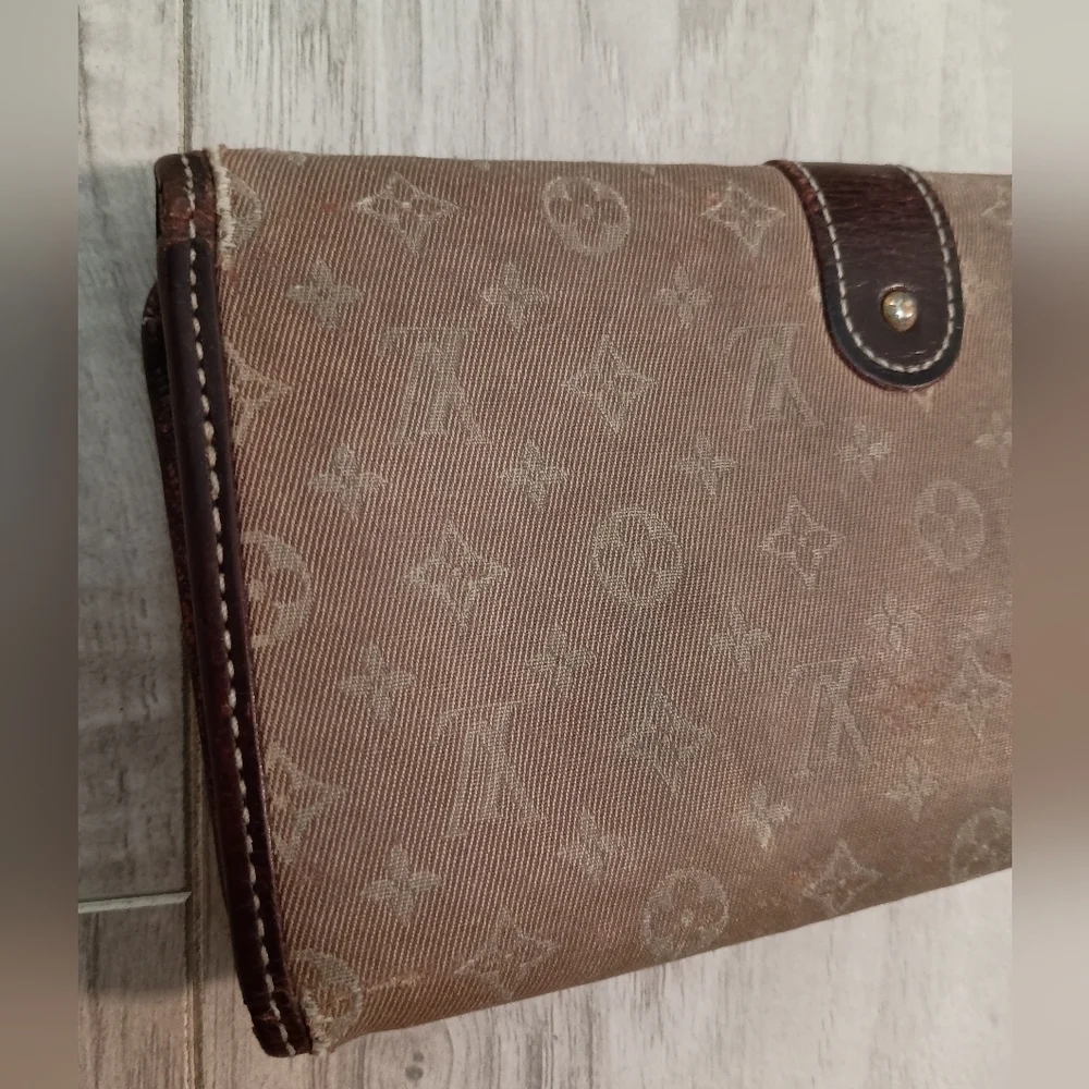Louis Vuitton Monogram Mini Porte Feuille Sarah Long Bifold Wallet
